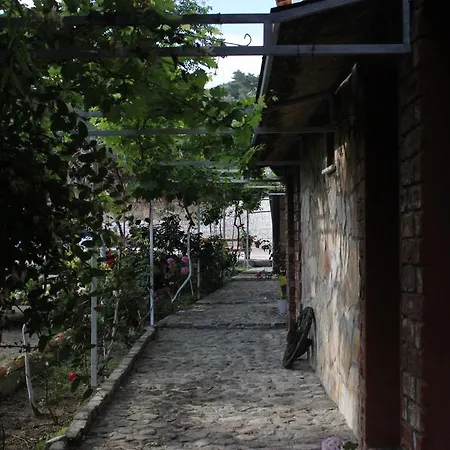 Ikizler Konuk Evi Гостевой дом *